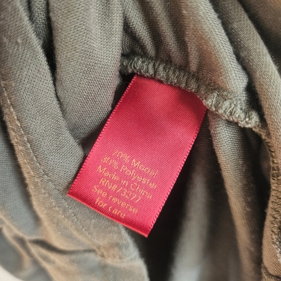 Greem Sleeveless Top - Picture 3 of 3